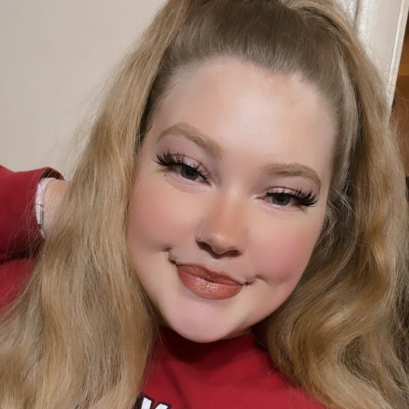 Meet your Posher, Breeann - Picture 1 of 1